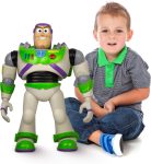 Boneco Buzz Lightyear Gigante 56cm por R$ 151,23 (31% OFF) na Amazon