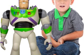 Boneco Buzz Lightyear Gigante 56cm por R$ 151,23 (31% OFF) na Amazon